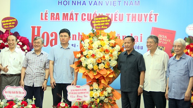 Ra mắt tiểu thuyết Hoa dành ngày gặp lại của Tiến sĩ, nhà văn Dương Thanh Biểu