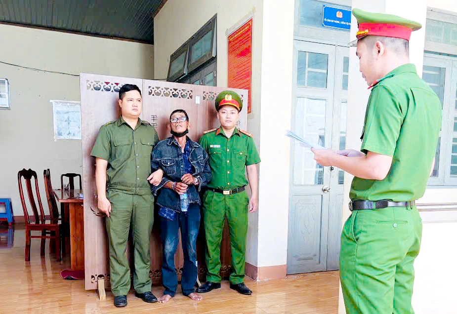 Bắt tạm giam Bình “chôm” - đối tượng có 19 tiền án về tội trộm cắp tài sản