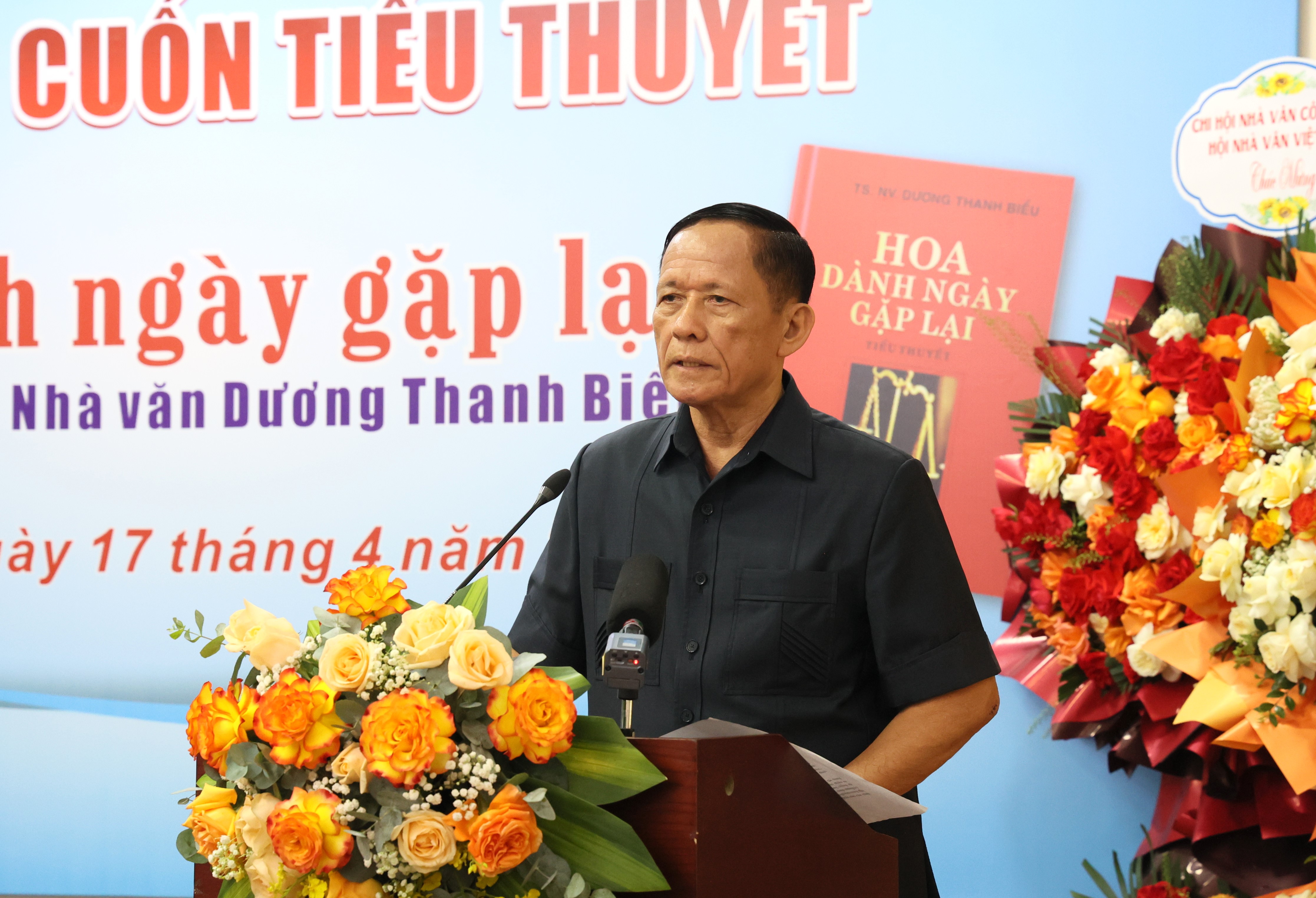 Ra mắt tiểu thuyết Hoa dành ngày gặp lại của Tiến sĩ, Nhà văn Dương Thanh Biểu