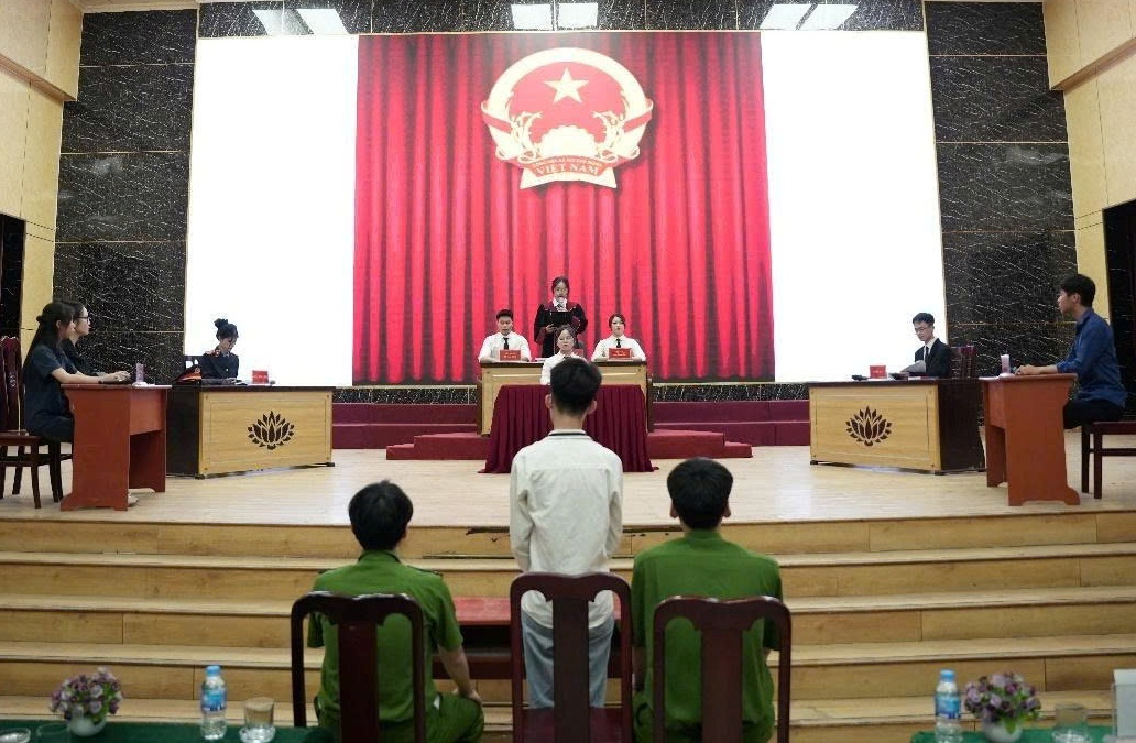 Phiên tòa giả định vào giảng đường, lan tỏa ý thức thượng tôn pháp luật cho sinh viên