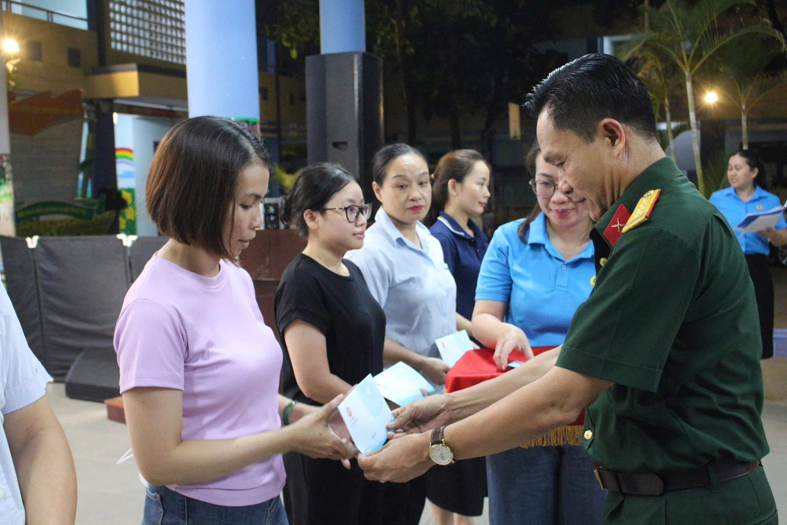 VKSQS Quân khu 5 phối hợp tuyên truyền pháp luật cho người lao động tại Đà Nẵng