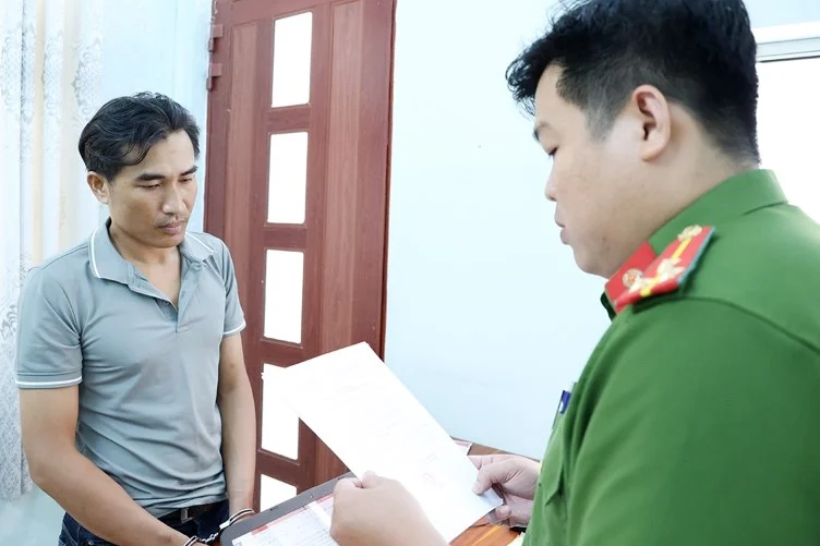 Khởi tố gã đàn ông xâm hại con riêng của người tình dẫn đến có thai