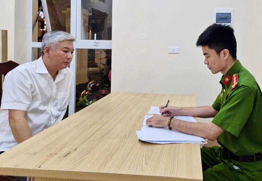 Tạm giữ đối tượng hành hung tài xế sau va chạm trên cầu vượt Trần Duy Hưng