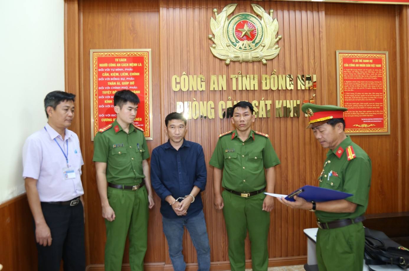 Phê chuẩn khởi tố, bắt tạm giam hai đối tượng “Gây ô nhiễm môi trường”