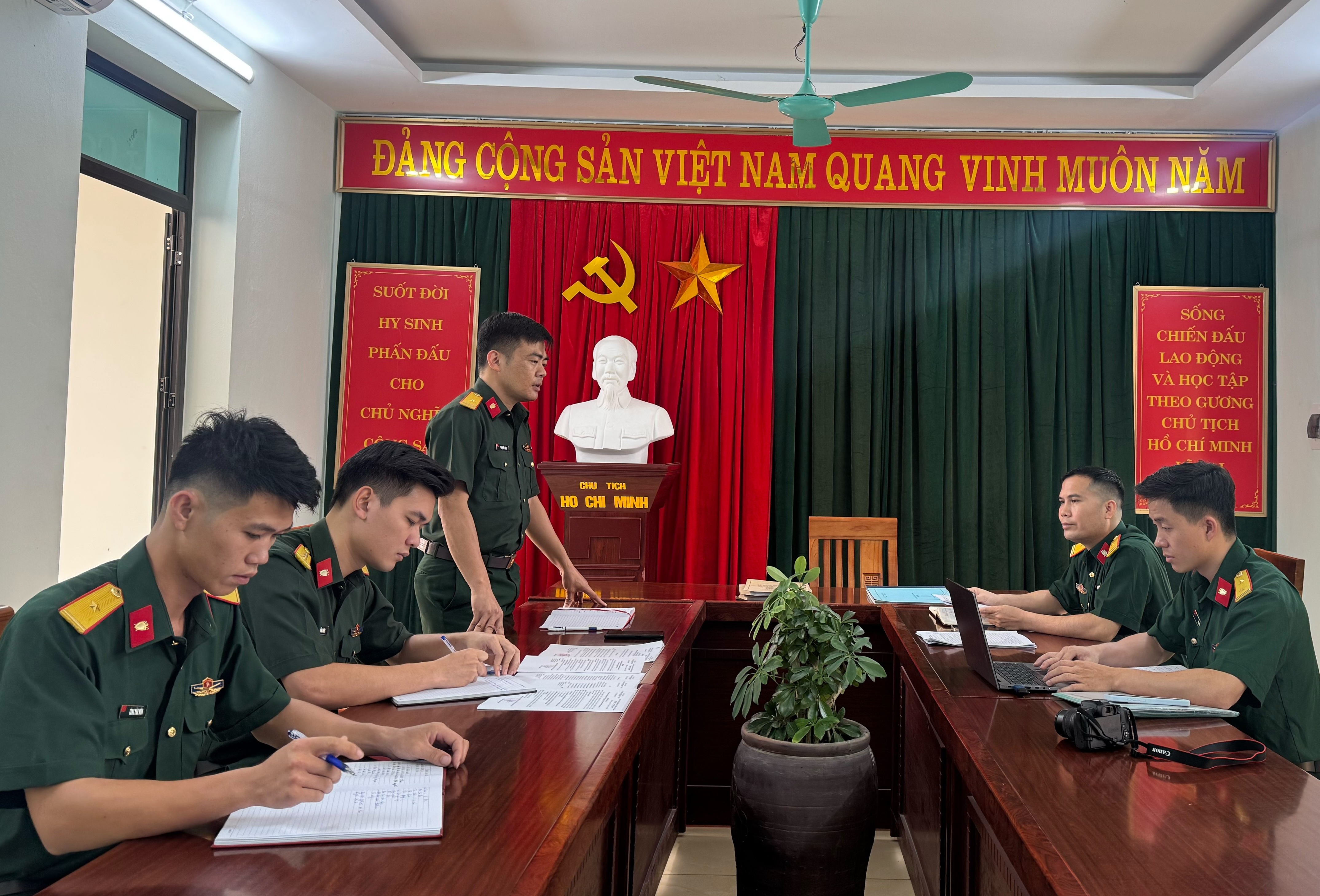 Trực tiếp kiểm sát Cơ quan điều tra hình sự khu vực 4, Quân khu 2