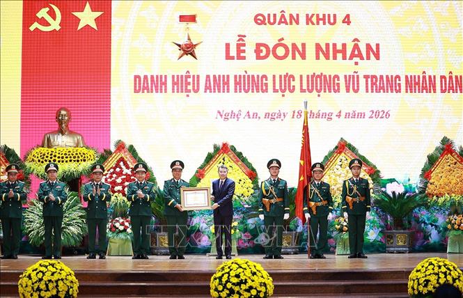 Thủ tướng Lê Minh Hưng Quân khu 4 viết tiếp trang sử hào hùng, bảo vệ vững chắc đất nước Việt Nam thân yêu