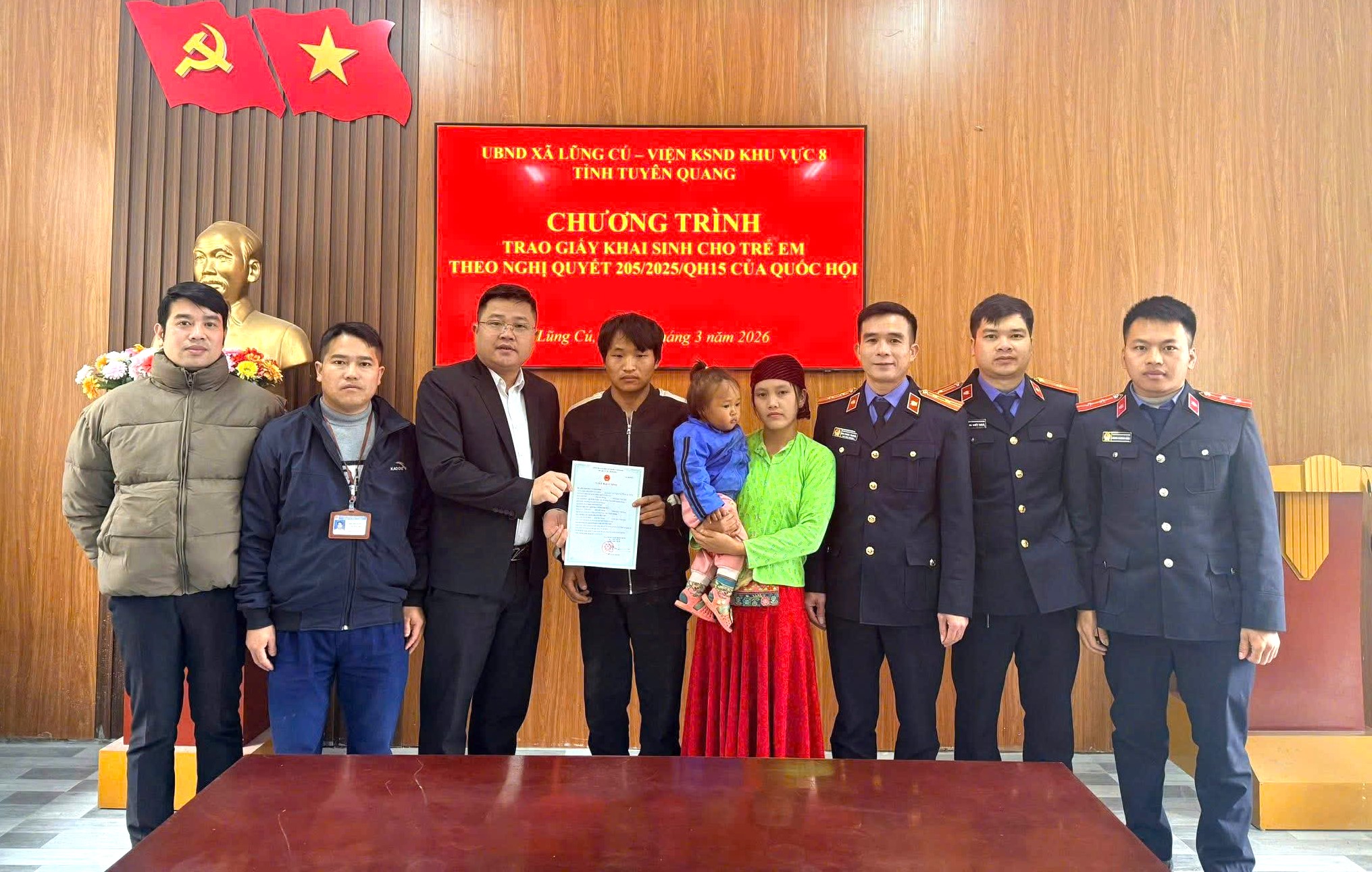 Qua kiểm sát vụ án hình sự, kịp thời kiến nghị đăng ký khai sinh cho trẻ em ở vùng cao