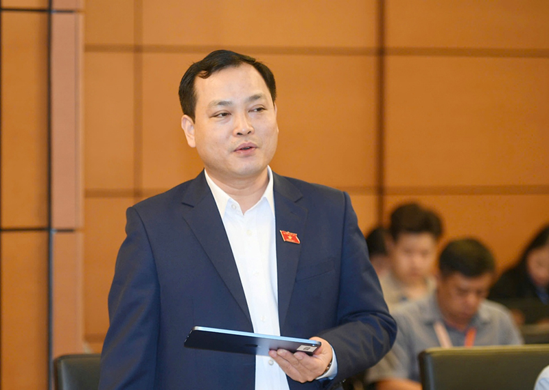 Đồng chí Lê Văn Đông góp ý dự thảo Nghị quyết về thực hiện thí điểm chế định Luật sư công