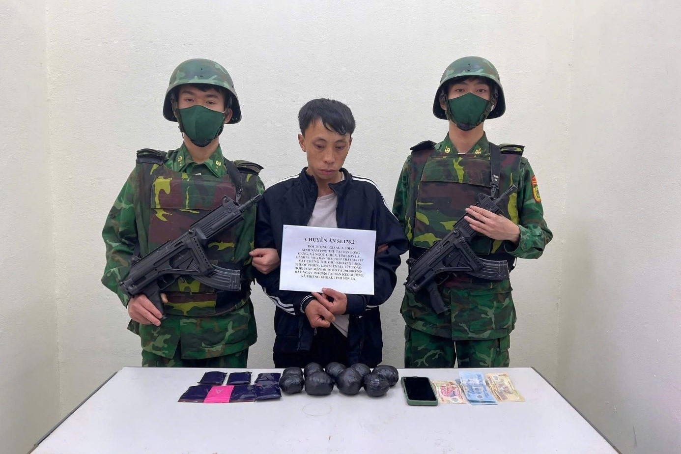 Kiểm sát việc cân tịnh vật chứng thu giữ của đối tượng mua bán ma túy