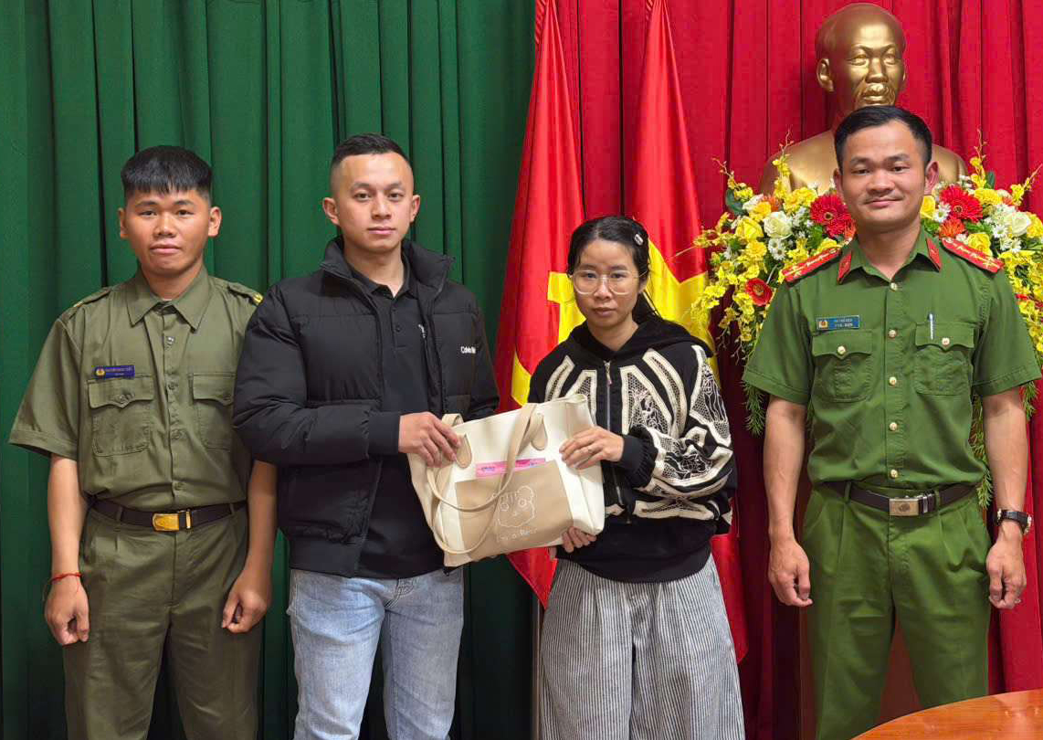 Nhặt được 85 triệu đồng, trả lại người đánh rơi