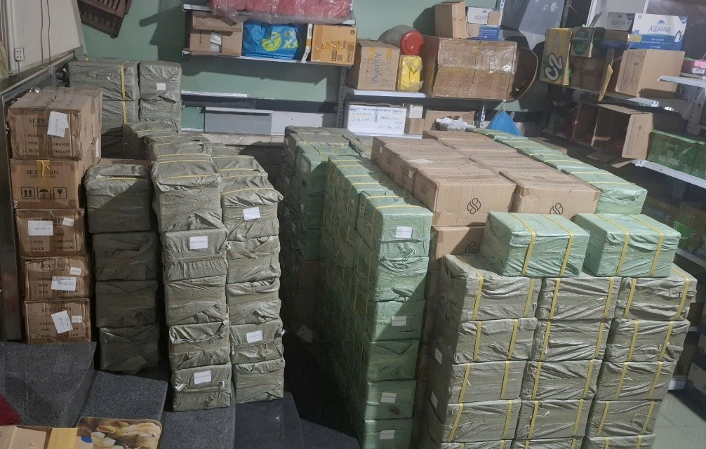 Đột kích kho mỹ phẩm ở TP HCM, phát hiện 5 564 sản phẩm “xách tay”