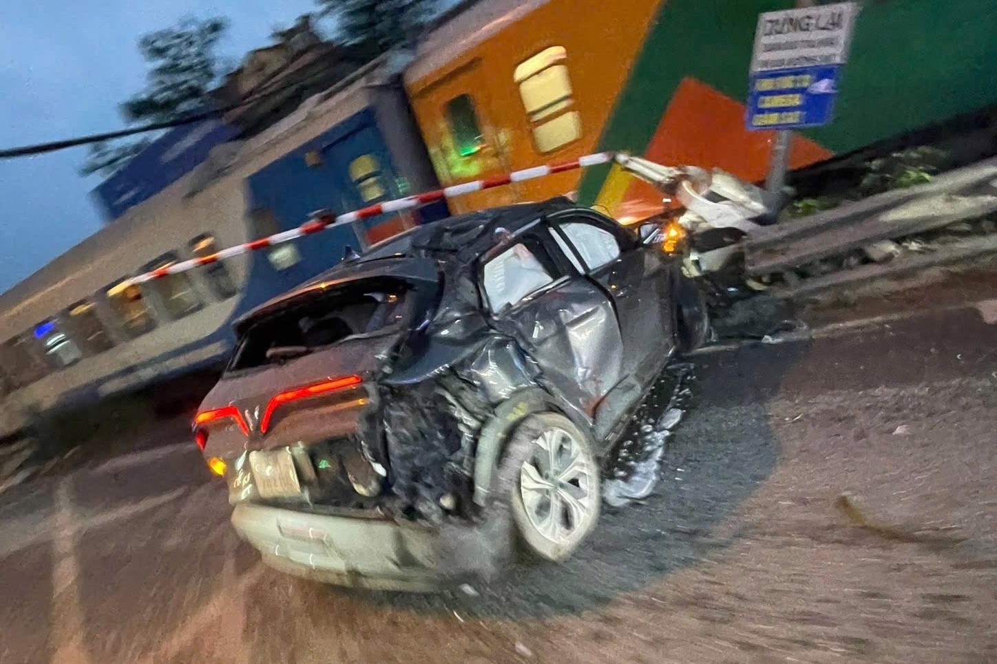 Phớt lờ tín hiệu đường sắt Thói quen nguy hiểm đang phải trả giá đắt