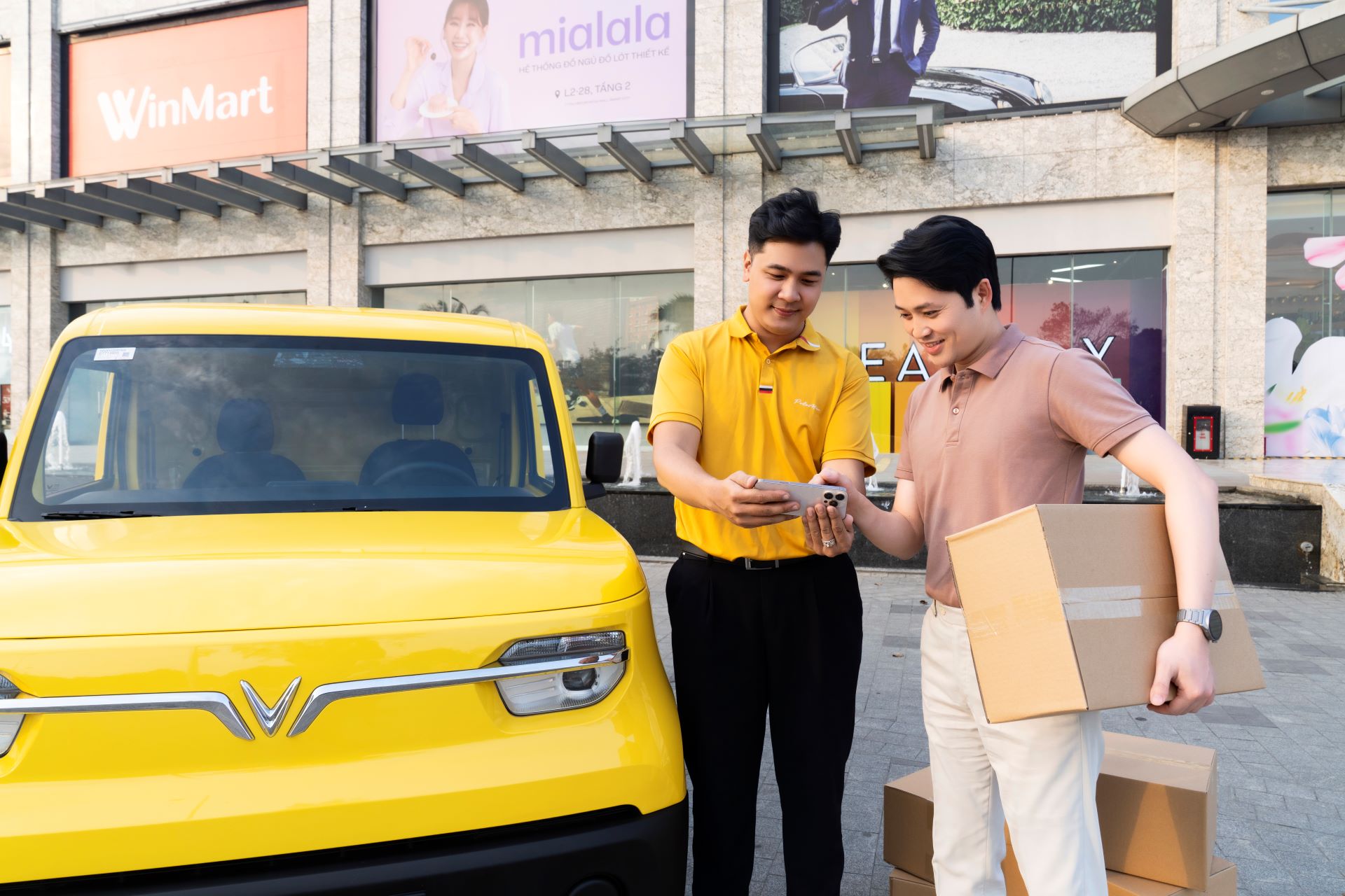 VinFast EC Van Mẫu xe chuẩn bài cho tiểu thương, chở hàng nhanh gọn, tối ưu chi phí