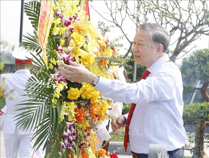 Tổng Bí thư, Chủ tịch nước Tô Lâm dâng hương tưởng niệm Tổng Bí thư Hà Huy Tập