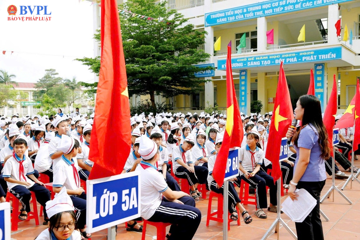 VKSND khu vực 8, tỉnh Bắc Ninh tuyên truyền Nghị quyết 205 của Quốc hội cho hàng ngàn học sinh