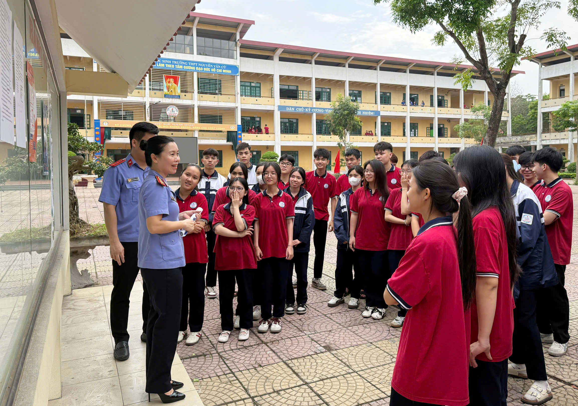 Tuyên truyền, thông tin sơ tuyển vào Trường Đại học Kiểm sát cho các em học sinh