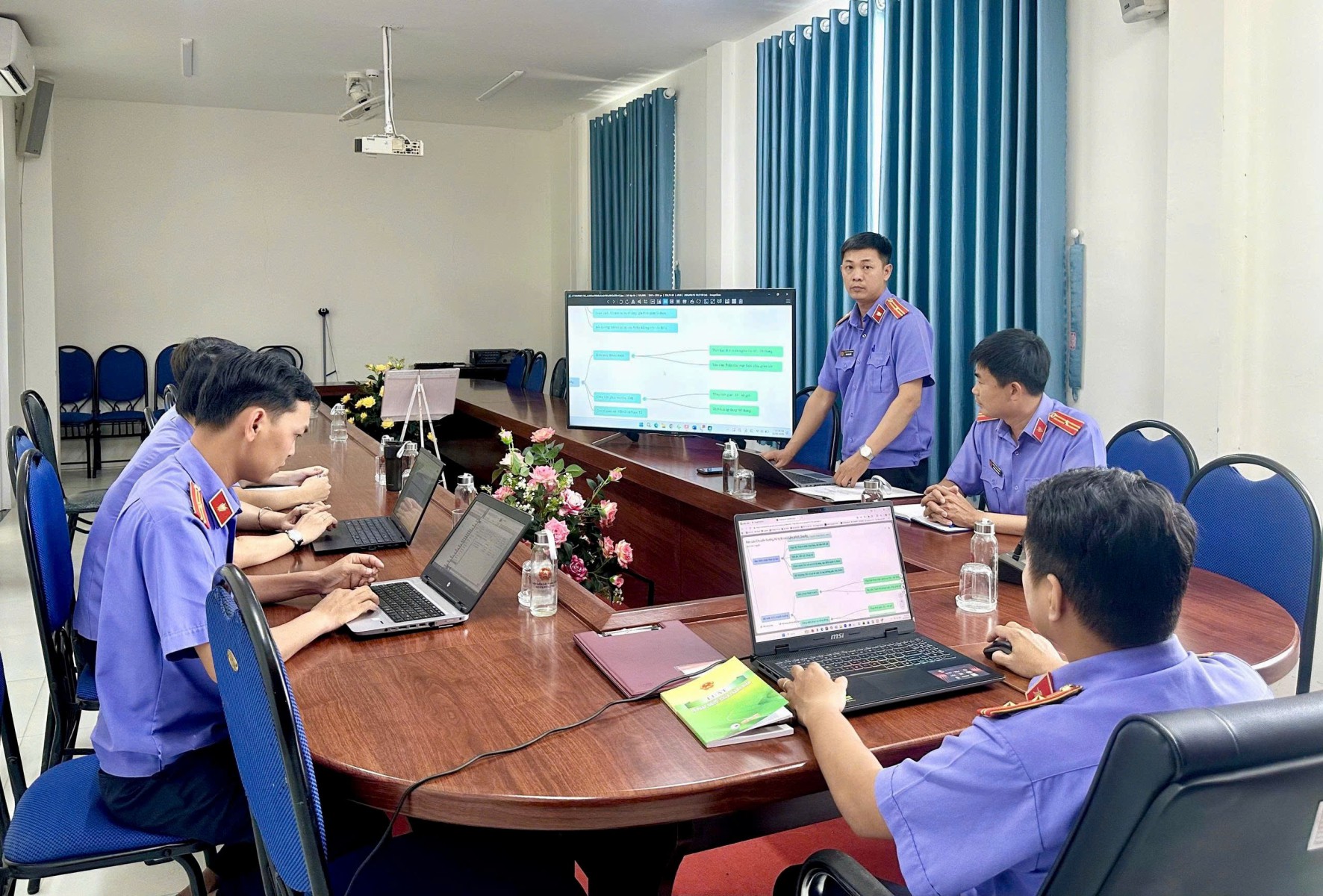 VKSND Khu vực 8 – Cần Thơ báo cáo án bằng sơ đồ tư duy về áp dụng biện pháp chuyển hướng