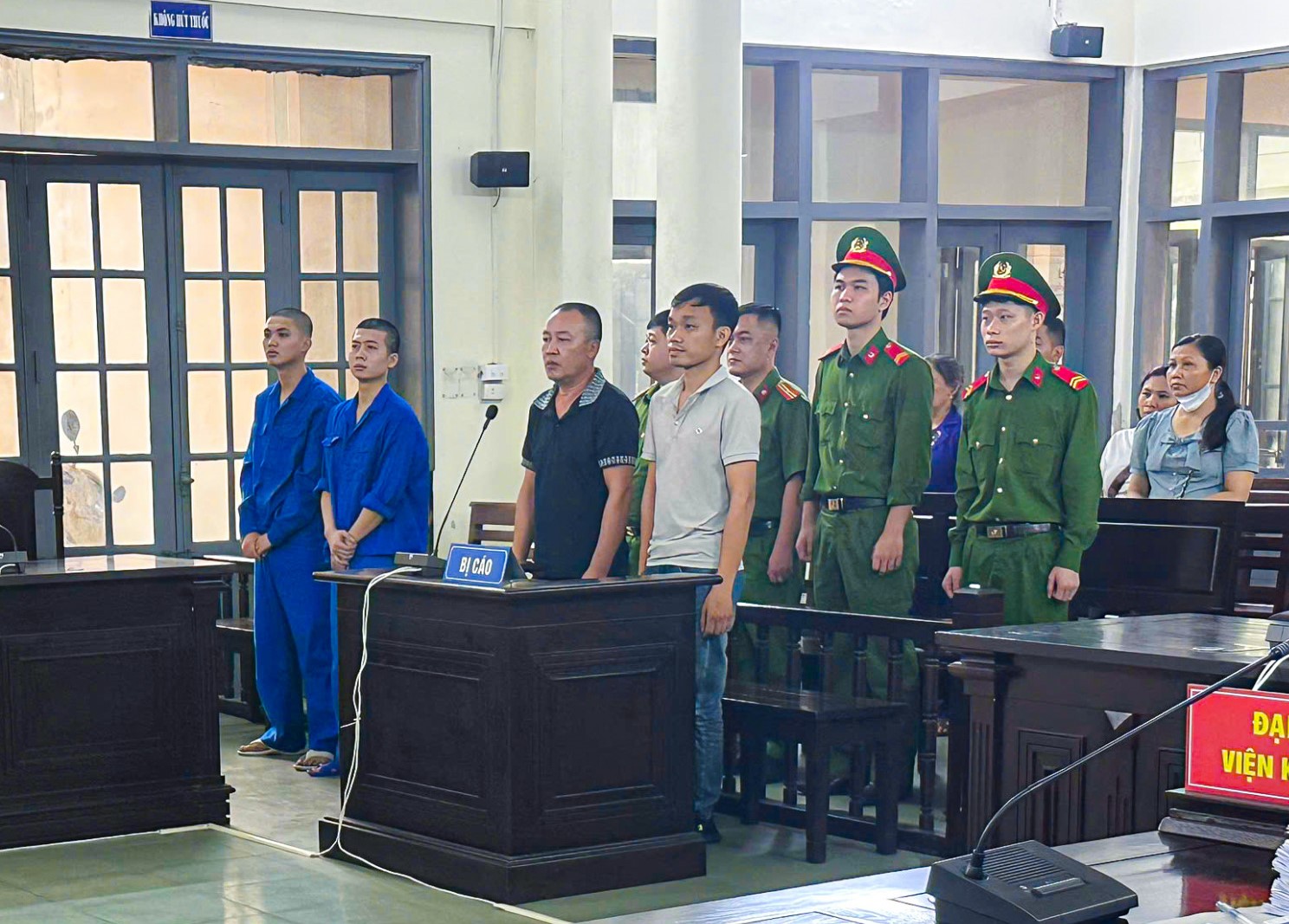 Lợi dụng được giao quản lý tài sản, 3 lao động chiếm đoạt dây điện rồi mang bán