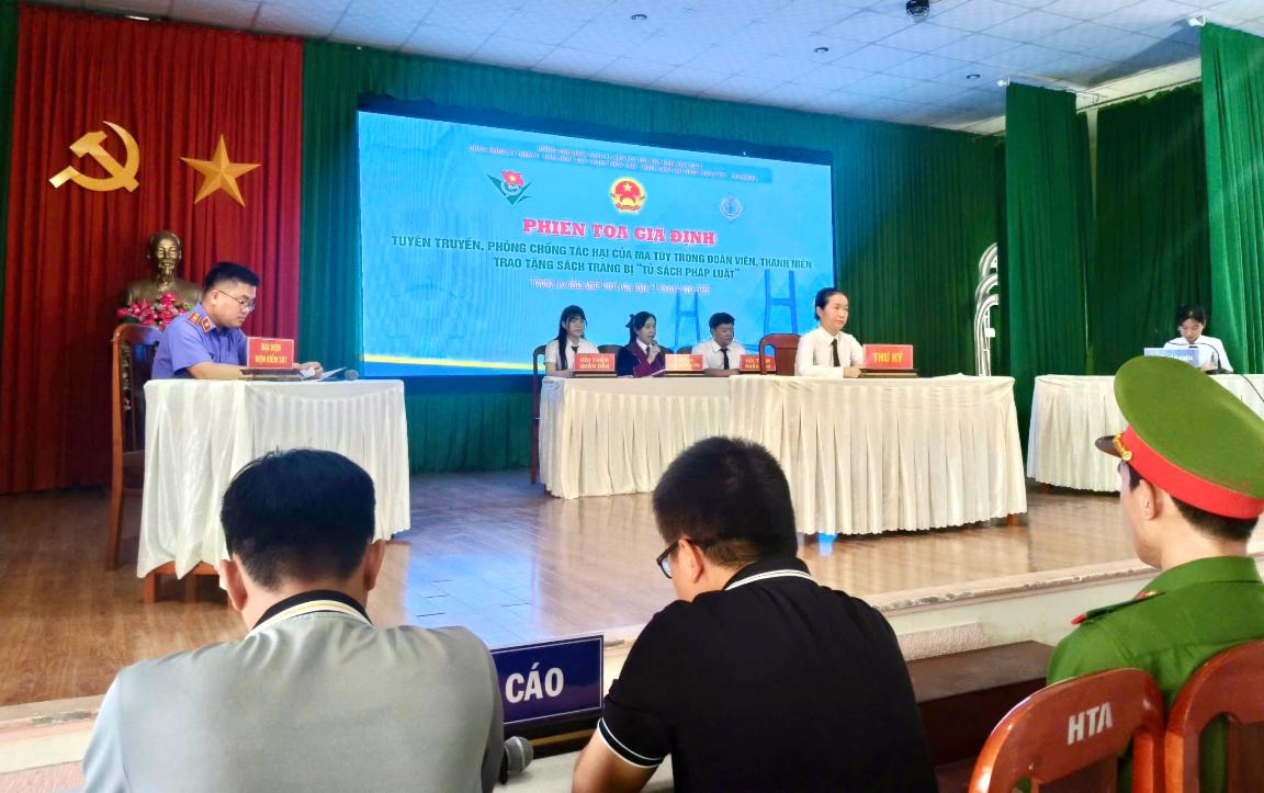 VKSND tỉnh Vĩnh Long tham gia “Phiên tòa giả định” tuyên truyền pháp luật