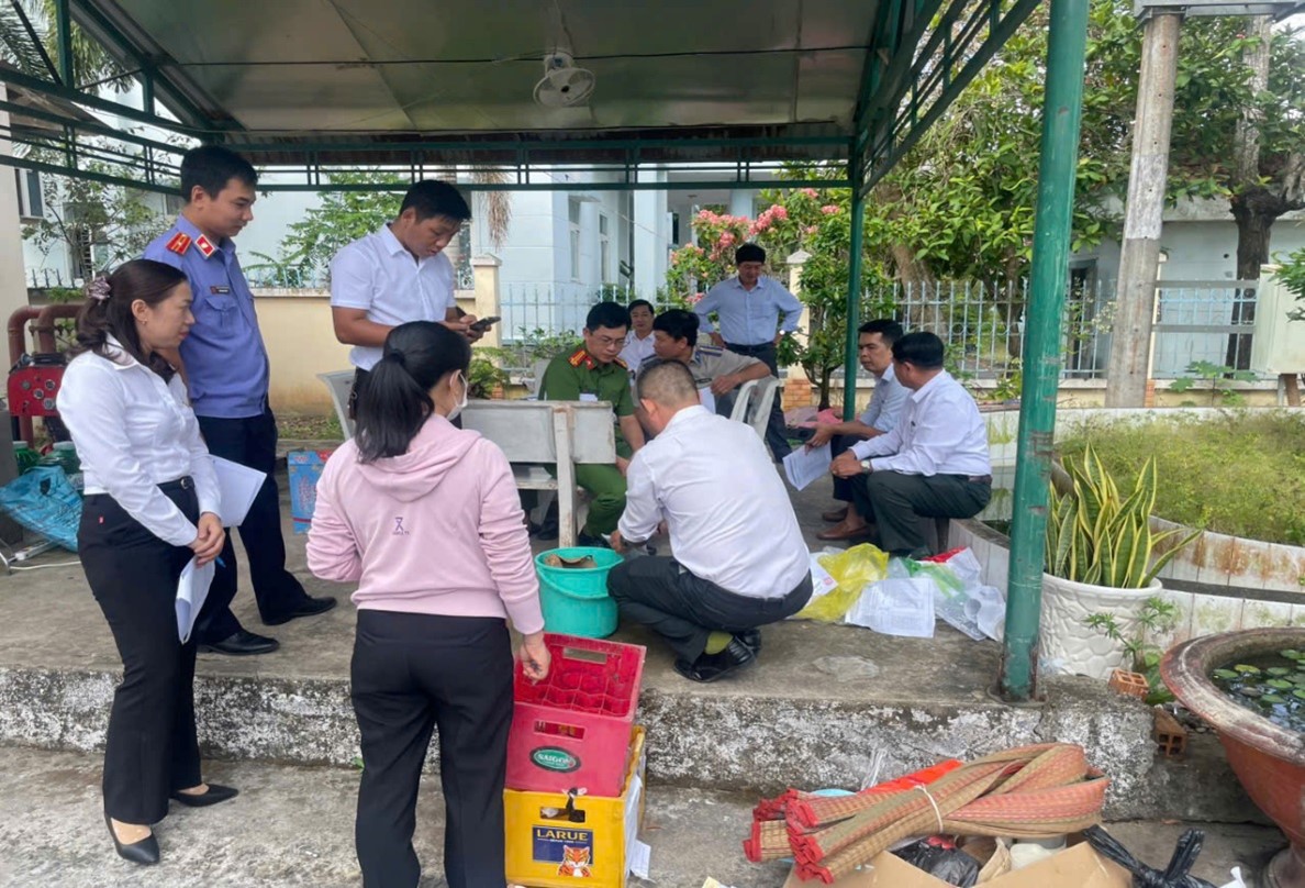 VKSND Khu vực 11 - Cần Thơ kiểm sát việc tiêu hủy, sung công vật chứng, tài sản