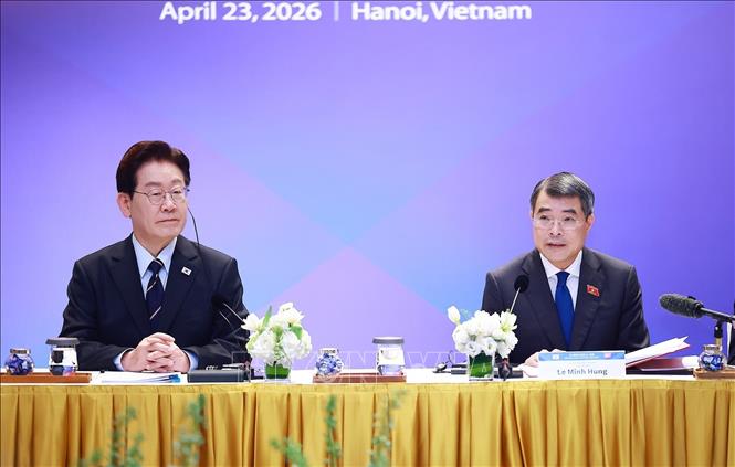 Thủ tướng Lê Minh Hưng và Tổng thống Hàn Quốc dự Toạ đàm bàn tròn về hợp tác kinh tế