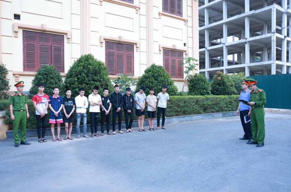 Khởi tố vụ án nhóm thanh, thiếu niên lạng lách, đánh võng gây náo loạn trên đường