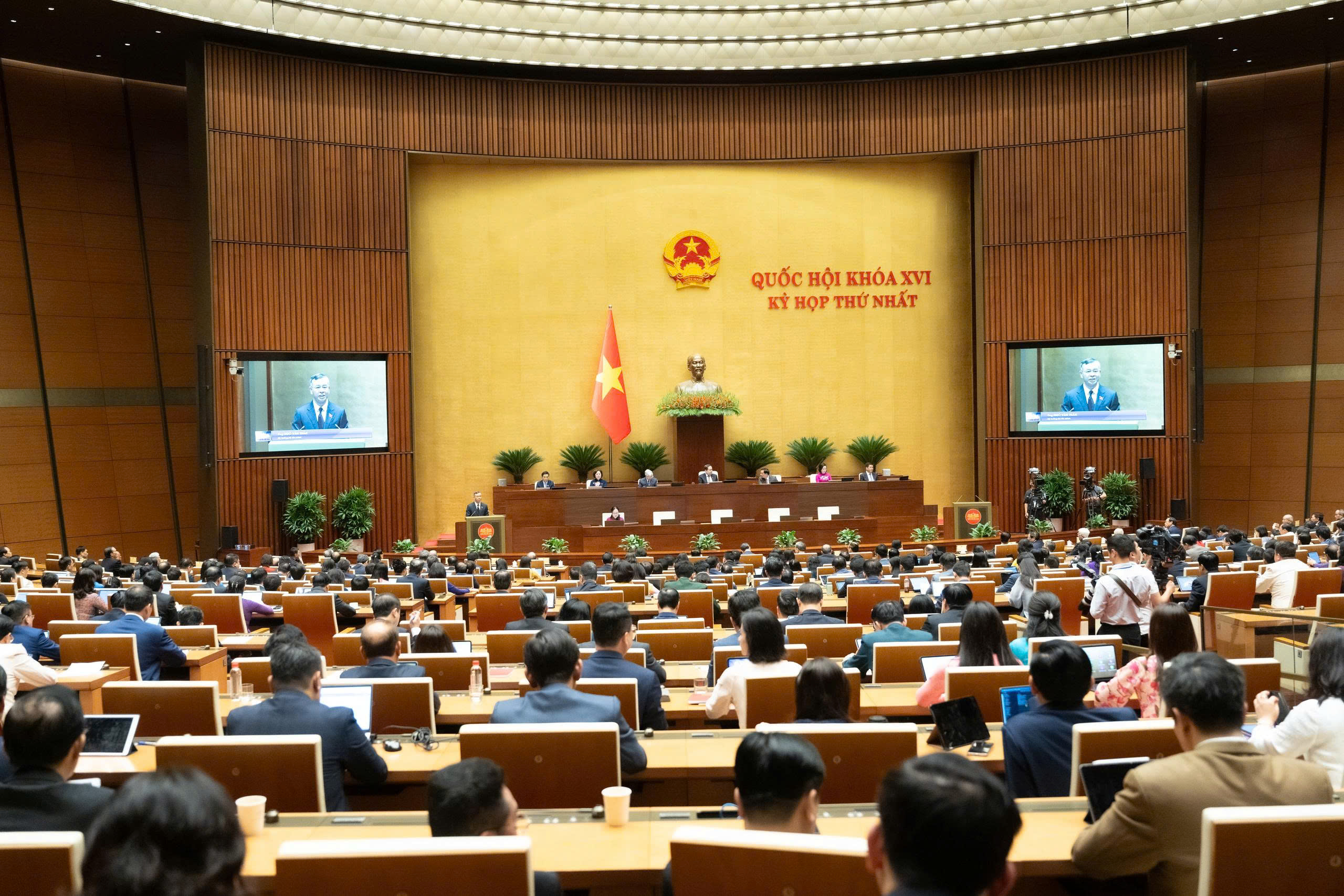 Tăng chi dự trữ quốc gia, đặc biệt cho các mặt hàng chiến lược như xăng dầu trong giai đoạn 2026 - 2030