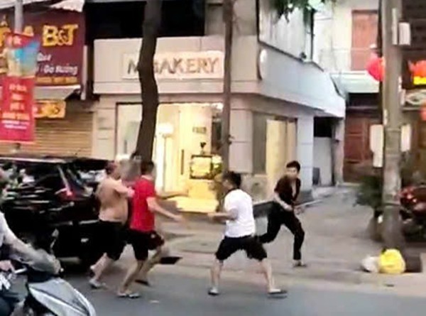 Bắt nhóm đối tượng “hỗn chiến” giữa đường sau va chạm giao thông