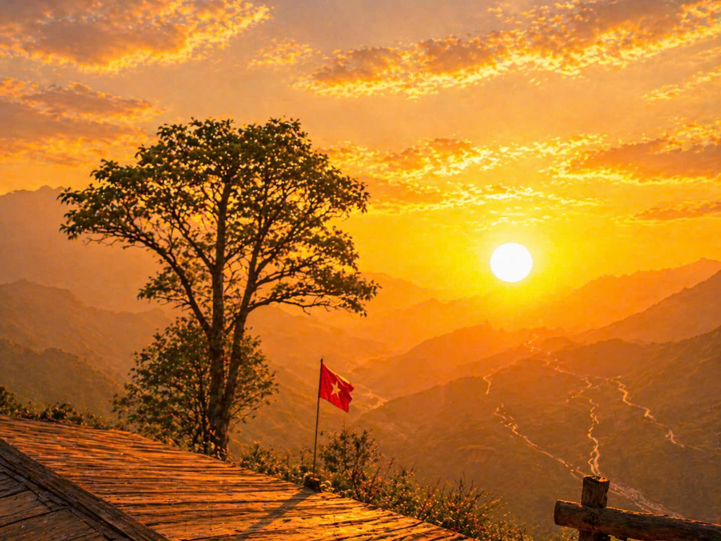 Du khách thích thú ngắm hoàng hôn trên đỉnh đèo Ô Quy Hồ