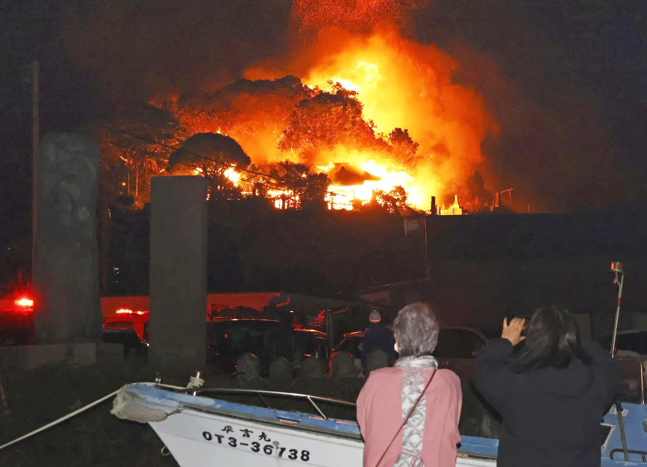 Cháy rừng dữ dội ở Đông Bắc Nhật Bản, 2 500 cư dân sơ tán khẩn cấp