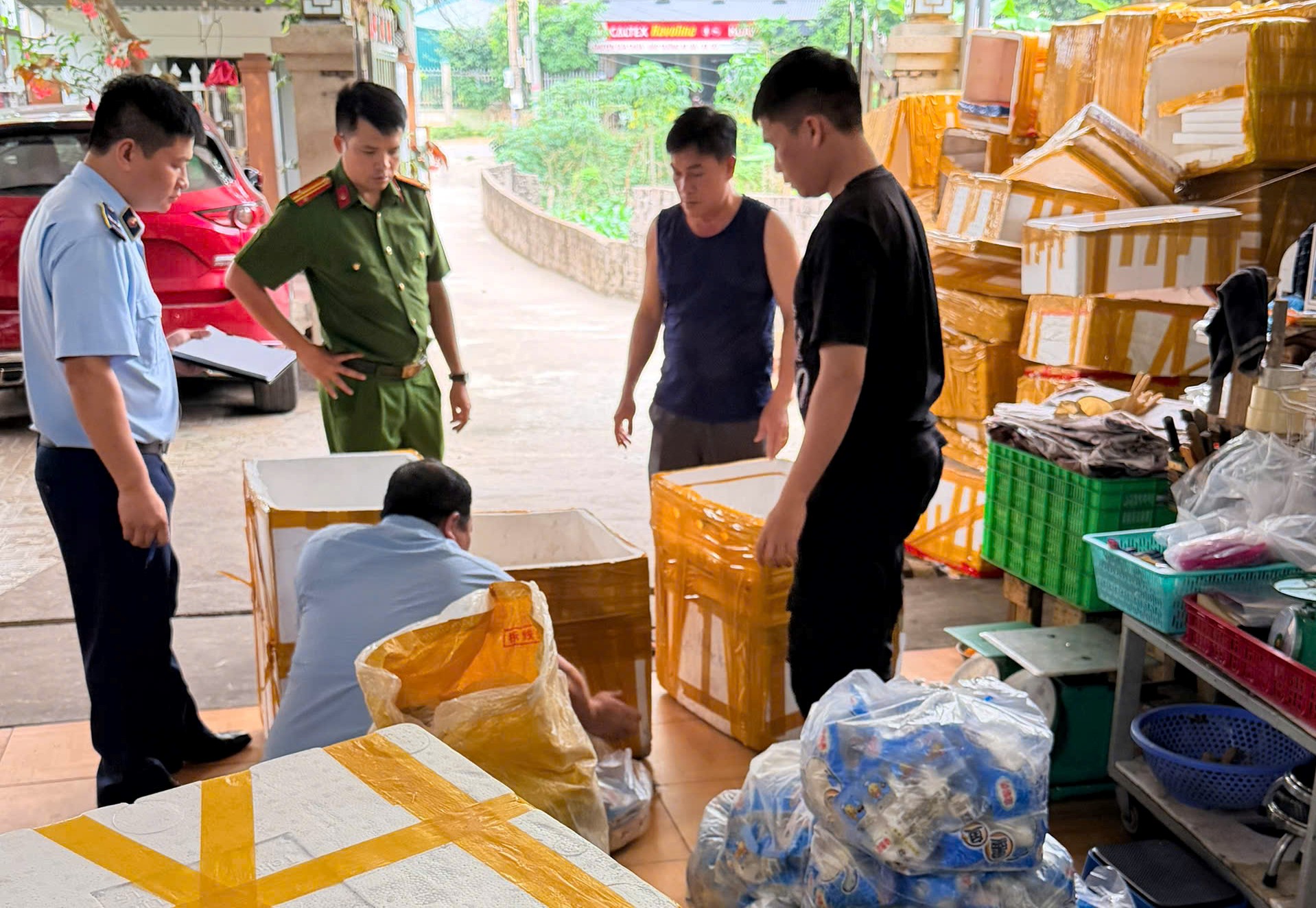 Phát hiện gần 300kg chả mực, mực khô không rõ nguồn gốc tại Quảng Ninh