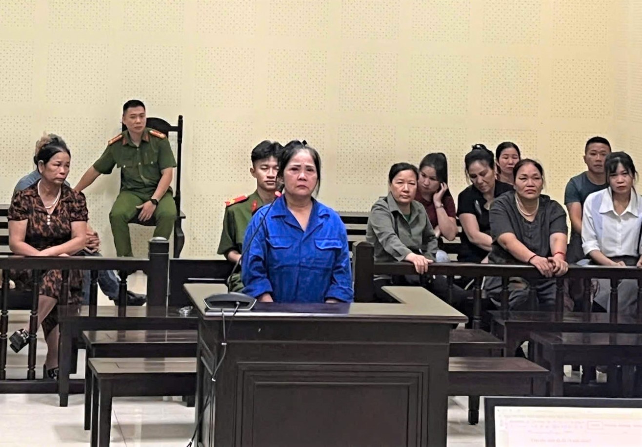 Chủ quán cà phê lĩnh 5 năm 6 tháng tù về tội Chứa mại dâm