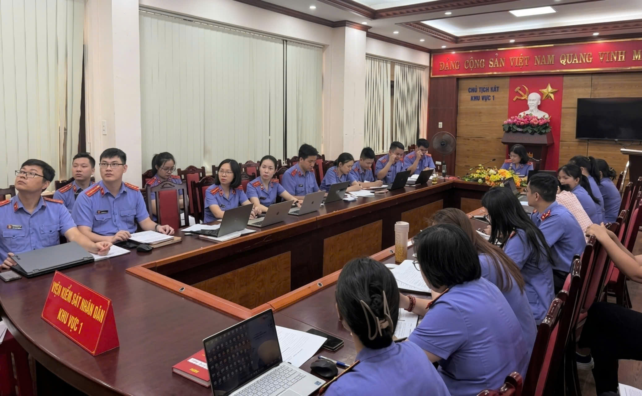 Xét xử trực tuyến vụ vi phạm an toàn lao động, gắn đào tạo thực tiễn cho ngành Kiểm sát