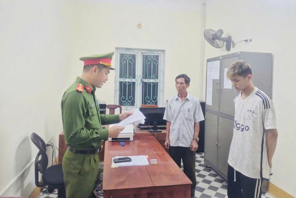 Phê chuẩn khởi tố đối tượng cạy cốp xe máy trộm cắp tài sản