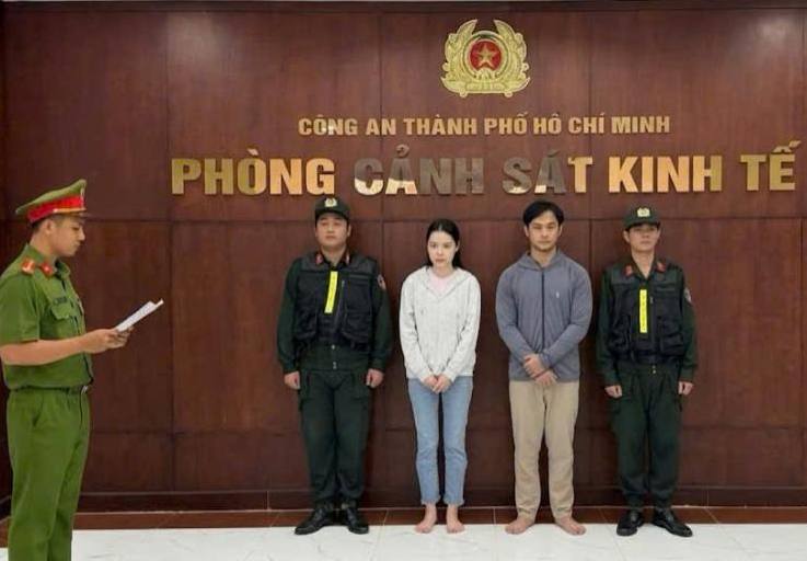 Hai vợ chồng trẻ sản xuất bột giảm cân chứa chất cấm, thu lợi hàng chục tỉ đồng