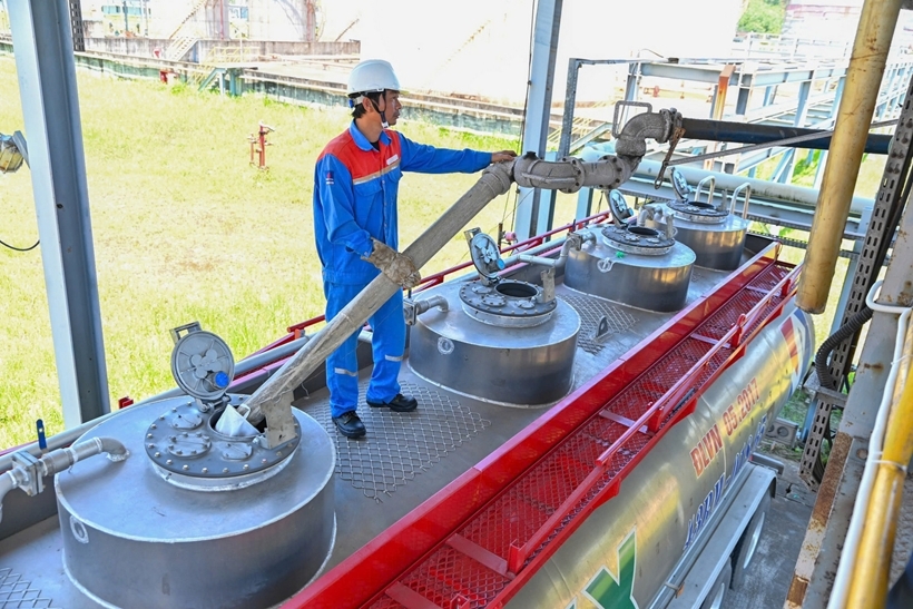 Gỡ nút thắt để xăng E10 chinh phục thị trường