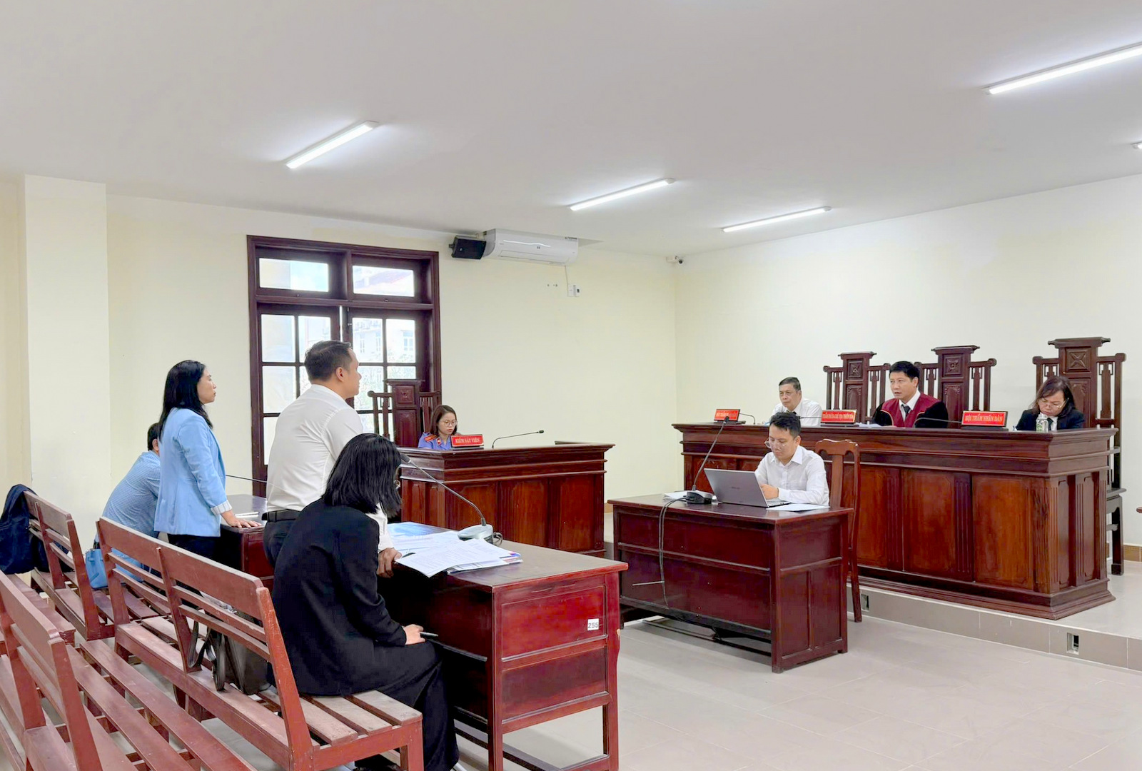 Tòa sơ thẩm đồng thuận với Viện kiểm sát bảo vệ quyền lợi hợp pháp của khách hàng