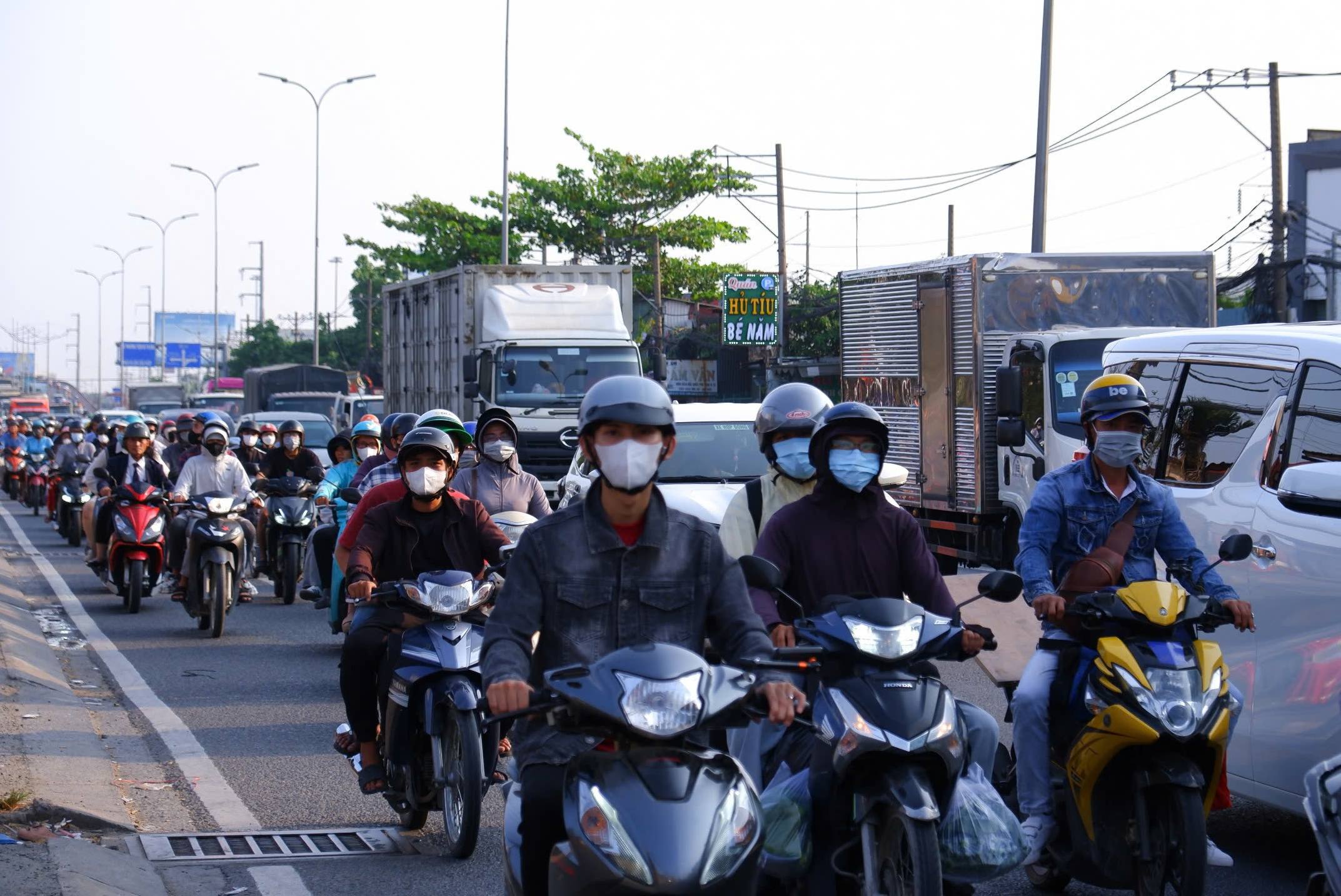 Cửa ngõ TP Hồ Chí Minh đông phương tiện sau 3 ngày nghỉ lễ Giỗ Tổ Hùng Vương