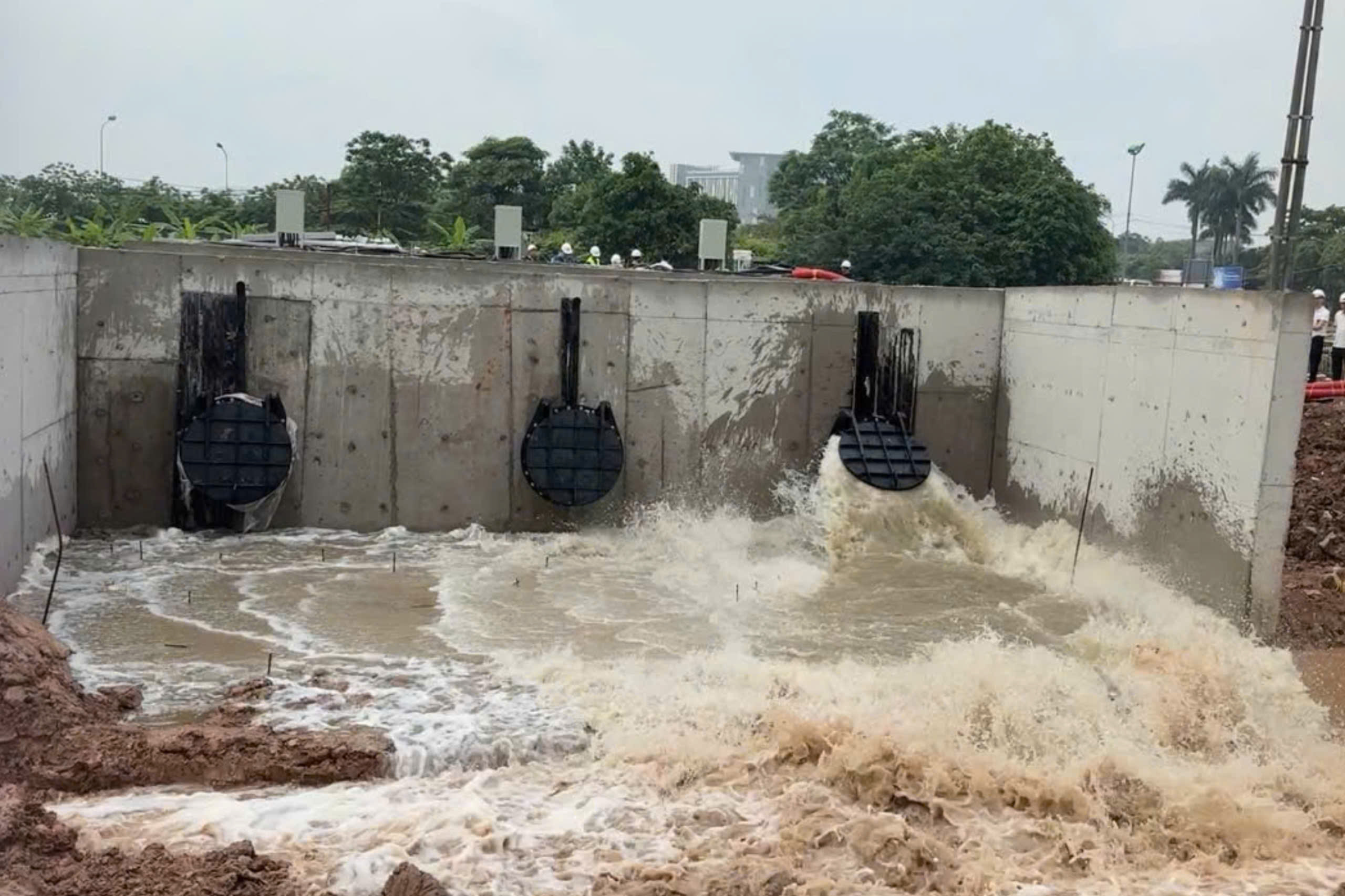 Hà Nội 15 trạm bơm đồng loạt chạy thử, sẵn sàng trước mùa mưa 2026