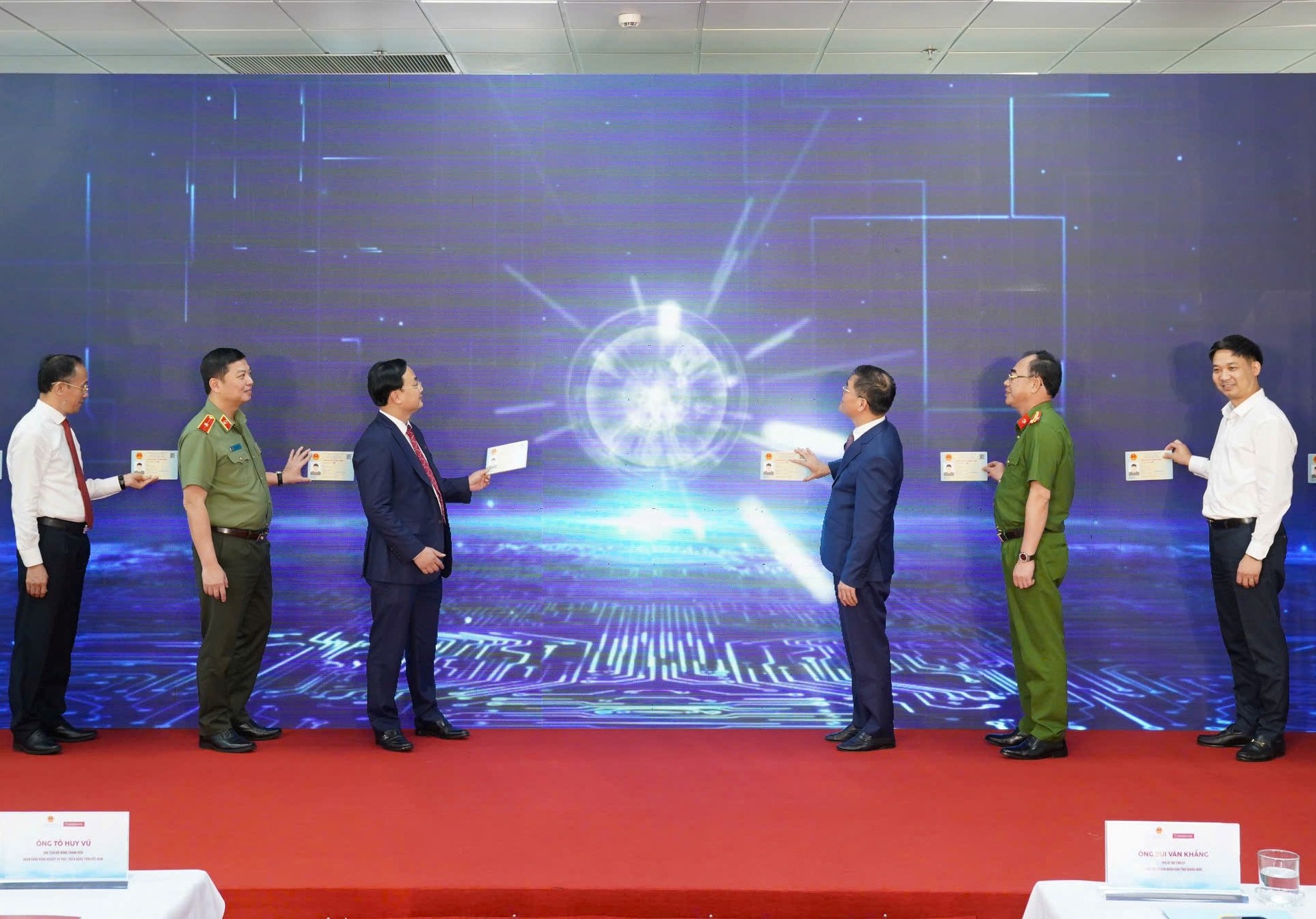 Ra mắt Kiosk thông minh phục vụ hành chính công tại Quảng Ninh