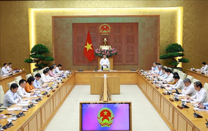 Thủ tướng Điều hành tỷ giá, lãi suất, tín dụng gắn với mục tiêu tăng trưởng 2 con số