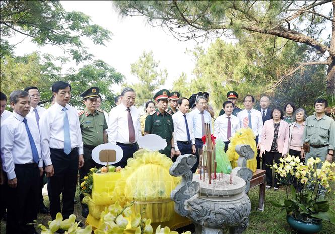 Tổng Bí thư, Chủ tịch nước dâng hương tưởng niệm Đại tướng Võ Nguyên Giáp