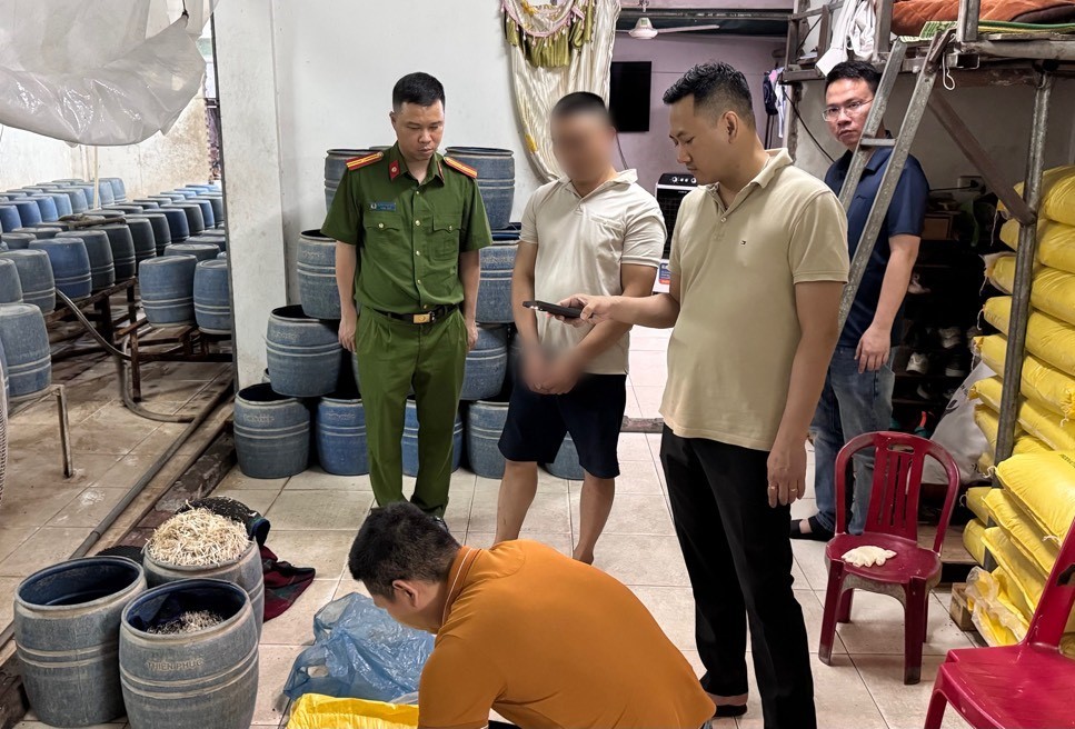 Khởi tố chủ cơ sở sản xuất giá đỗ dùng chất cấm tại Quảng Ninh