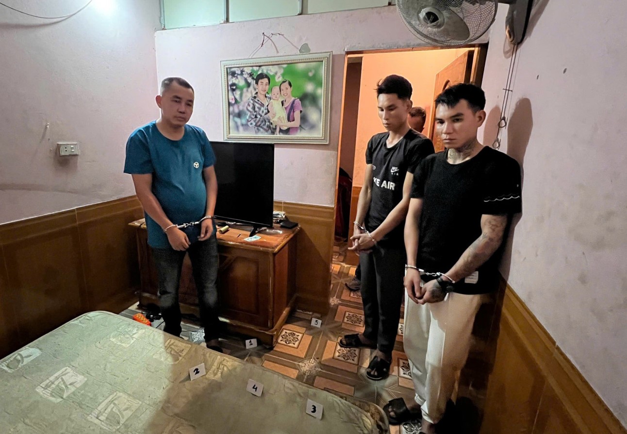 Khởi tố 3 đối tượng tổ chức sử dụng ma túy tại nhà riêng