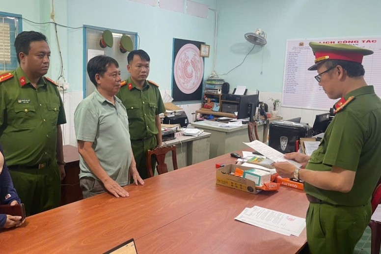 Bắt đối tượng vận chuyển trái phép vảy tê tê, mỏ chim hồng hoàng trị giá hơn 20 tỉ đồng