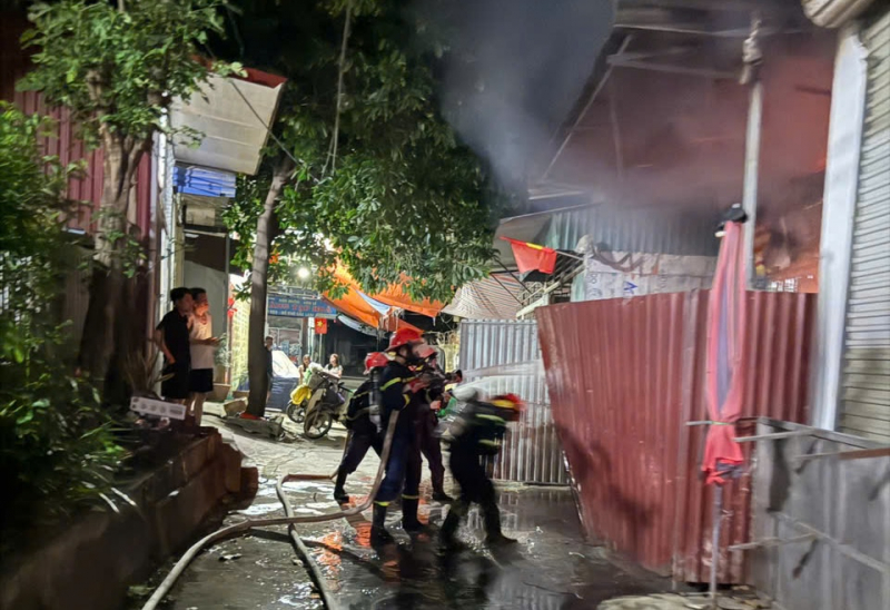 Cháy nhà ở kết hợp sản xuất, kinh doanh bánh mỳ, 2 người tử vong