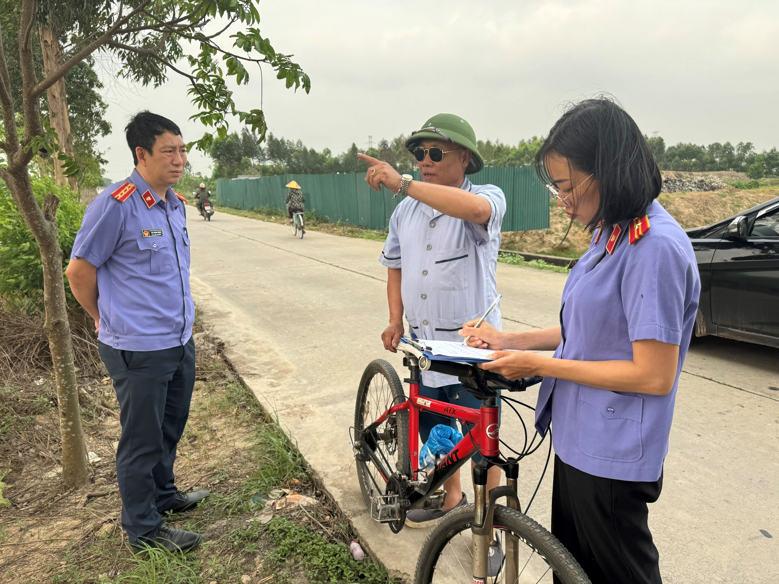 Bãi rác gần khu dân cư gây ô nhiễm nghiêm trọng, Viện kiểm sát kiến nghị xử lý