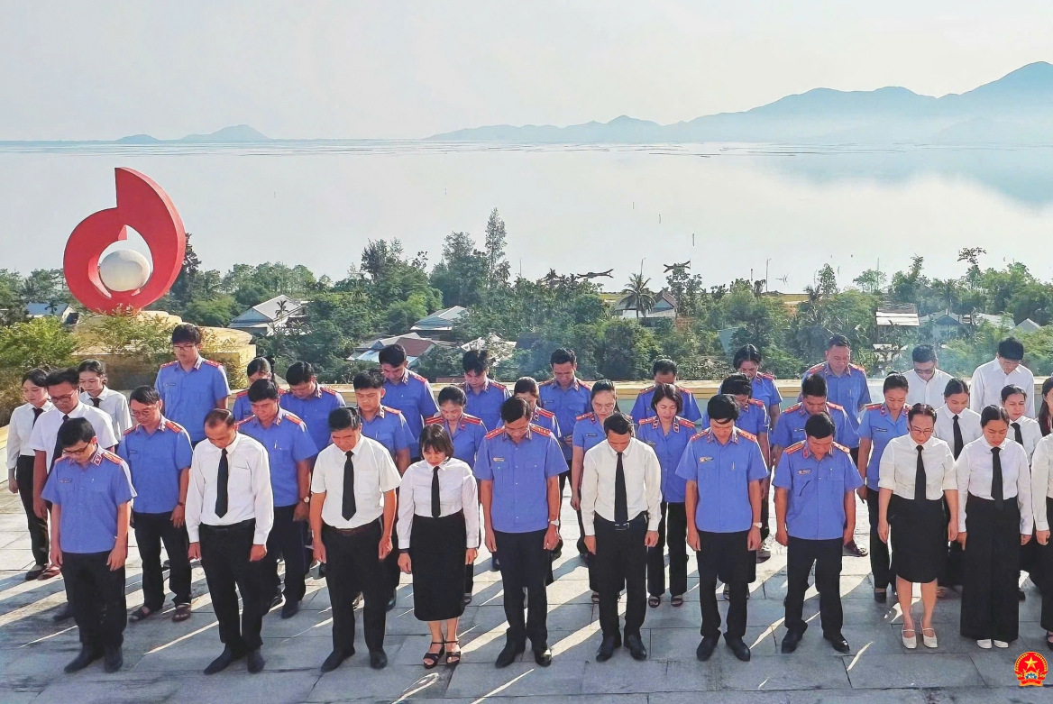 VKSND khu vực 4, TP Huế dâng hương tưởng niệm các Anh hùng liệt sĩ