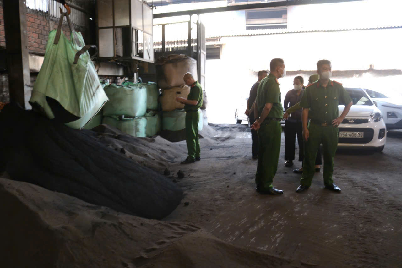 Kiểm tra đột xuất cơ sở đúc kim loại, phát hiện nhiều dấu hiệu vi phạm môi trường