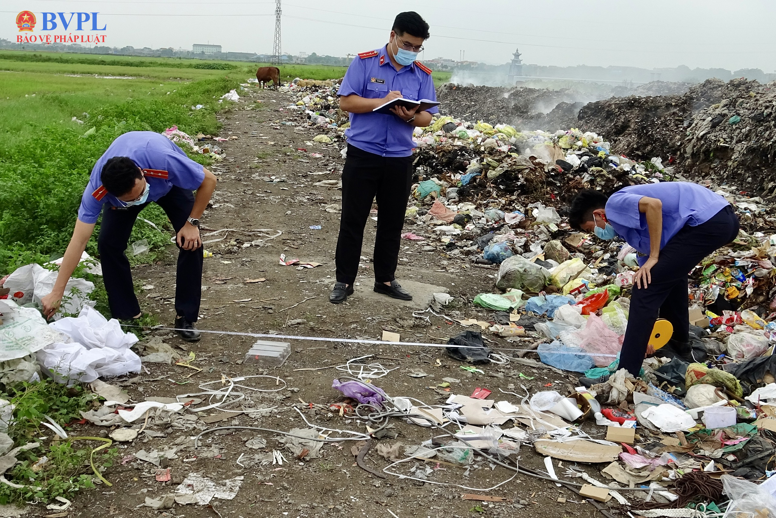 Viện kiểm sát kiến nghị xử lý bãi rác sát nghĩa trang, gây ô nhiễm nghiêm trọng